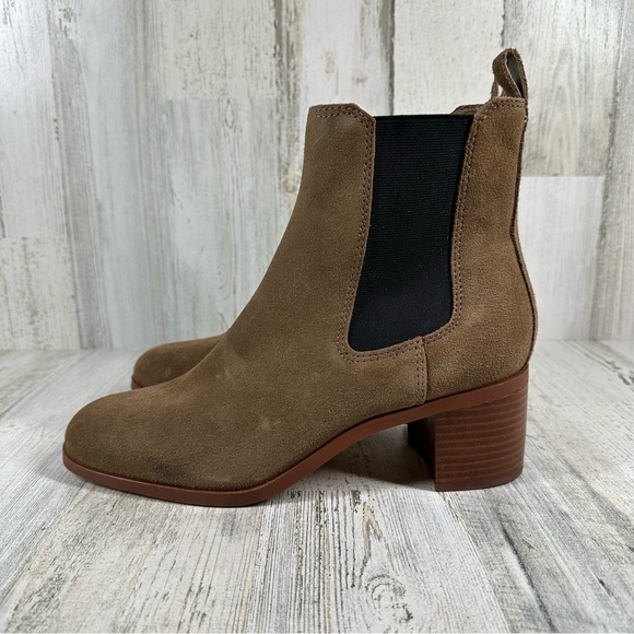 NEW Steve Madden Rhiannon Chelsea Tan Suede Block Heel Ankle Boots #370 - Picture 1 of 12